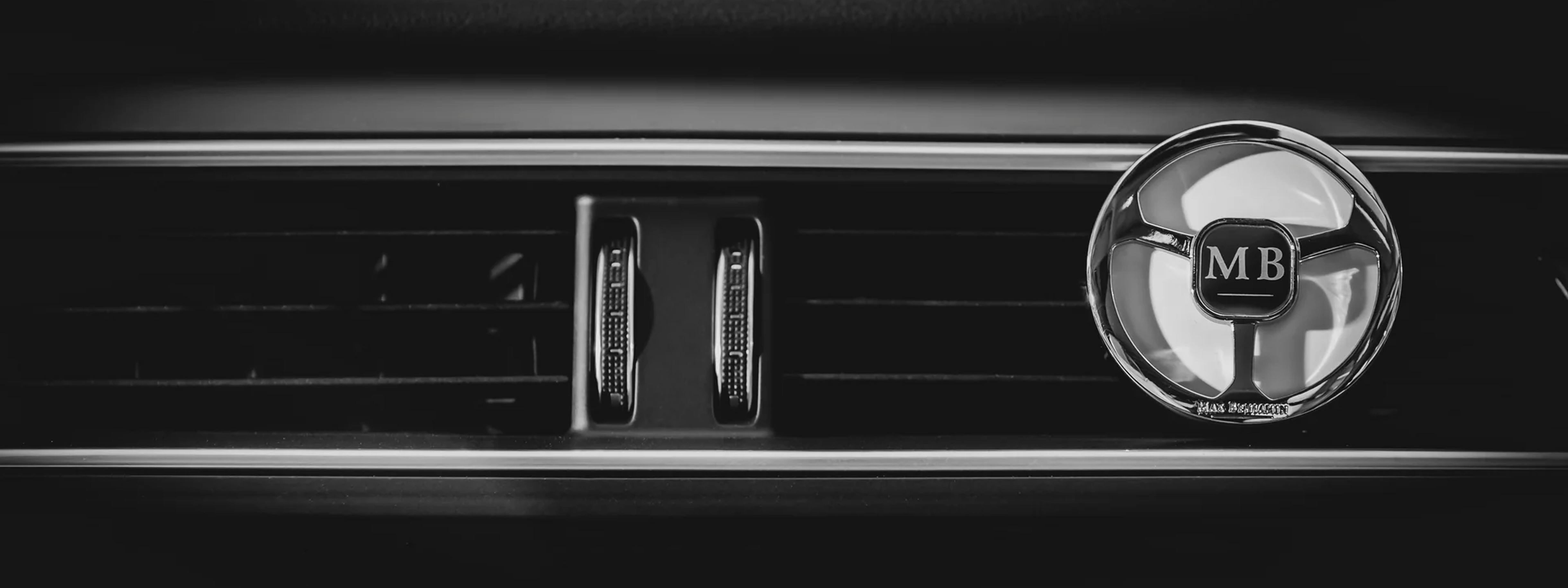 Designový vonný difuzér do auta Max Benjamin na výdechu klimatizace – luxusní vůně na cesty